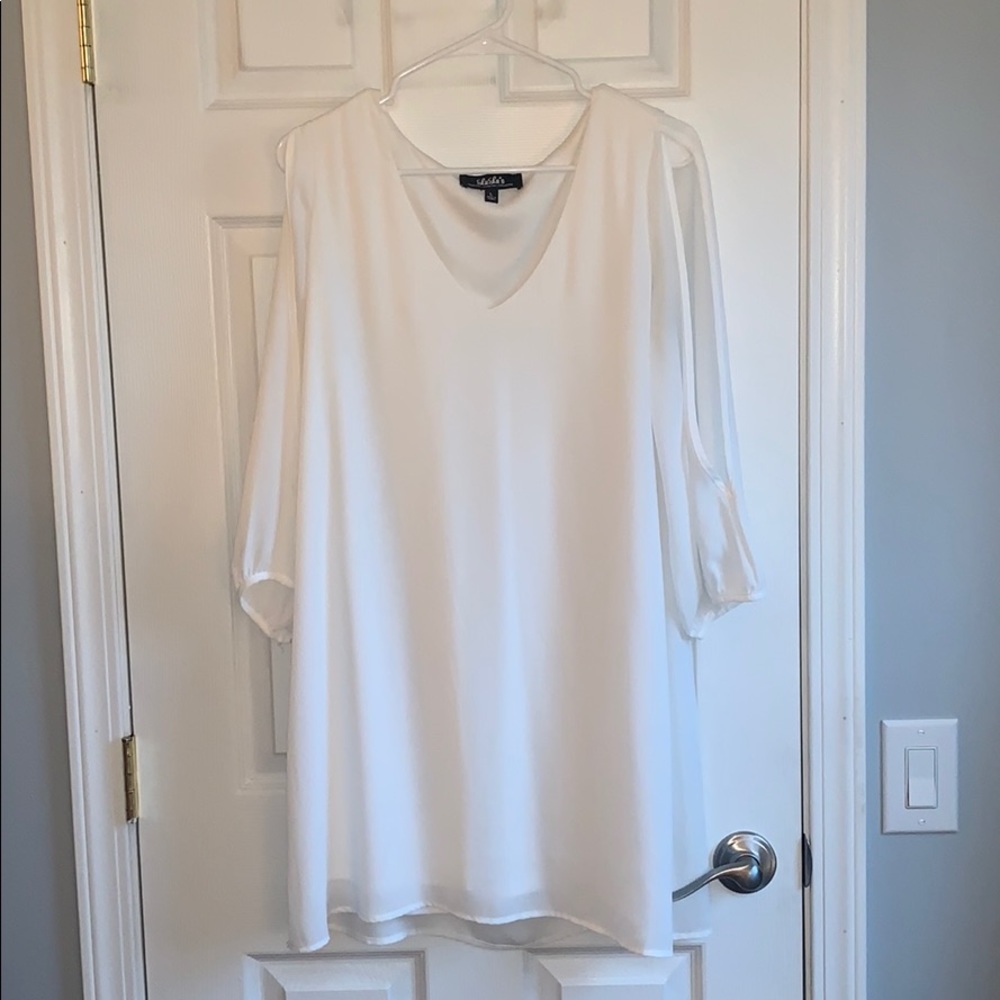 Lulu’s white dress